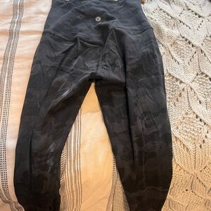 Lulu lemon size 4